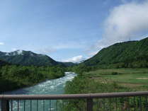 ������R��