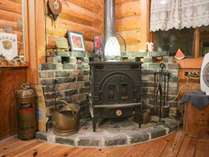 �J�i�f�B�A�����O�n�E�X�̏h�@���ܖ�V�l