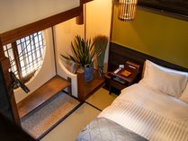 �����t�q���X-��